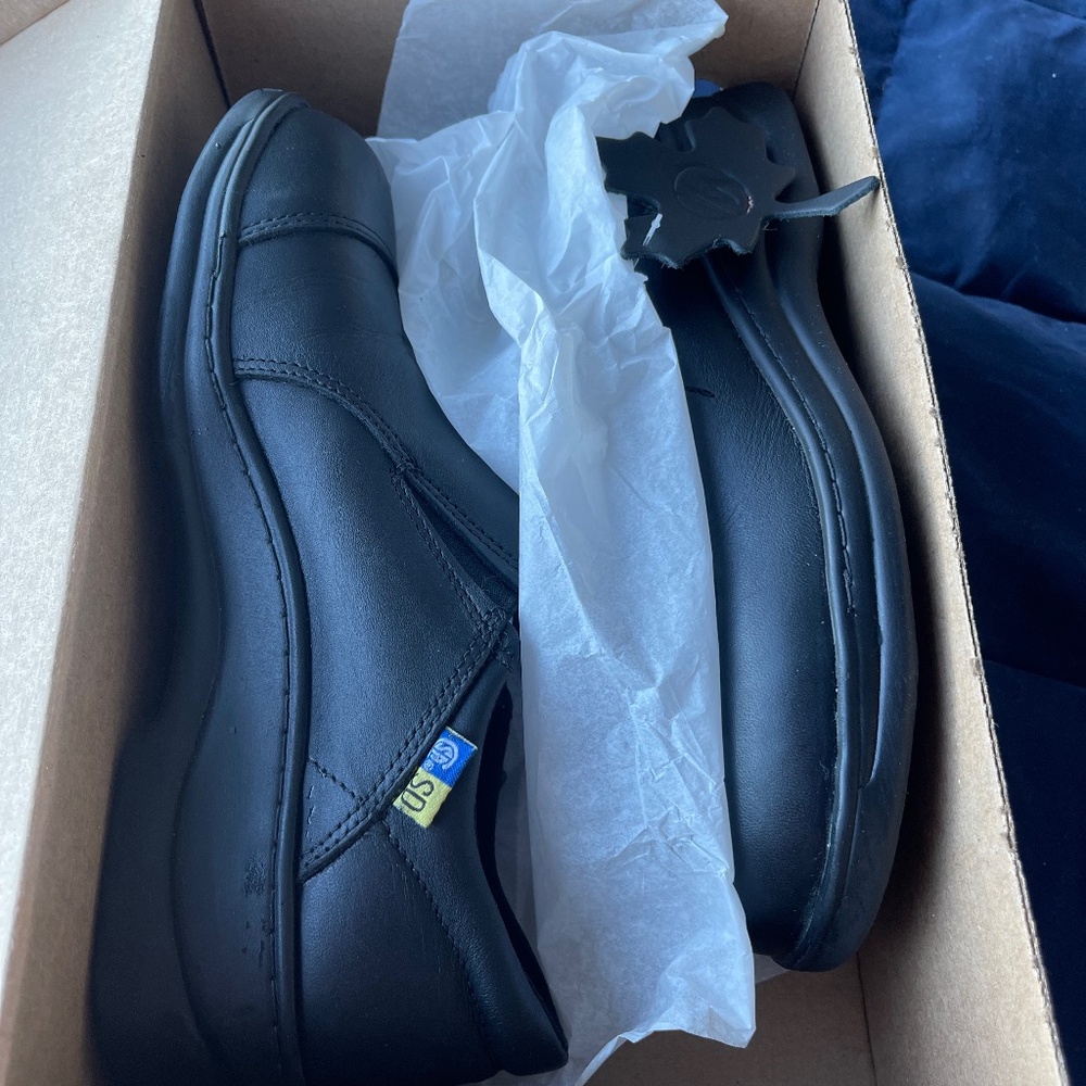 Women's Safety Shoes Mellowwalk size 7 New in box